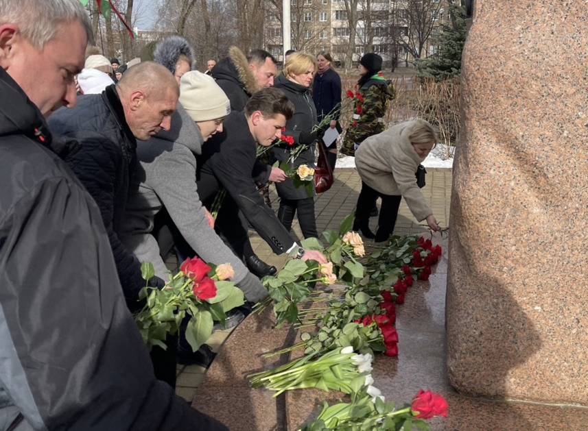 Государственное предприятие «БТЛЦ» приняло участие в церемонии возложения цветов к памятнику, посвященному герою Великой Отечественной войны Джумашу Асаналиеву
